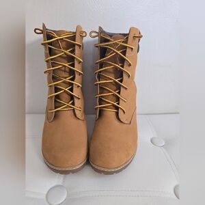 Tan Lace-Up Boots Timberland Size 9